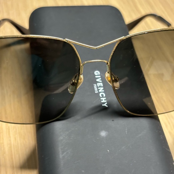 Givenchy Sunglasses Gold Frame made in Italy logo - Picture 15 of 17